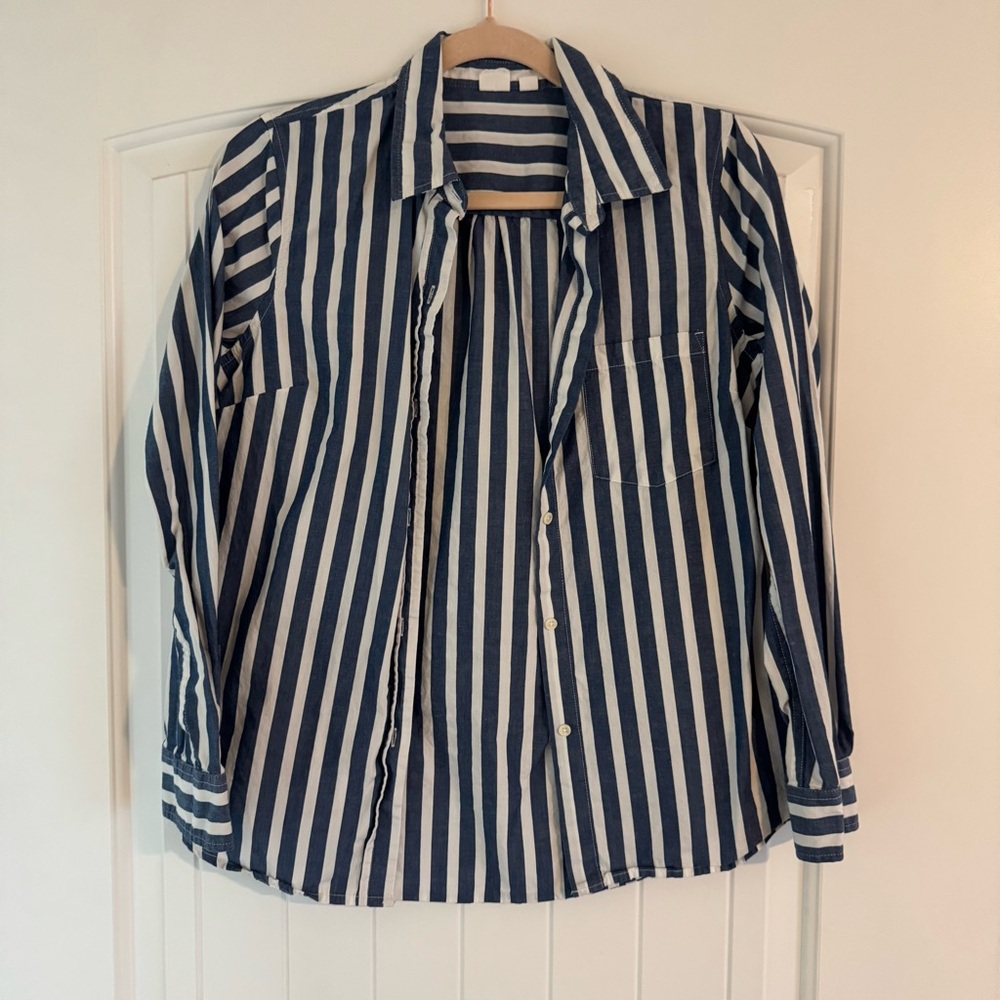 GAP Blue & White button down size S